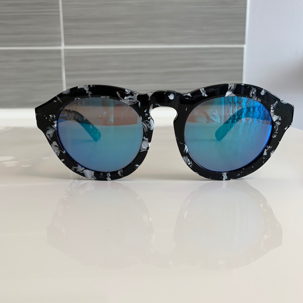 Rounded Diff Sunglasses